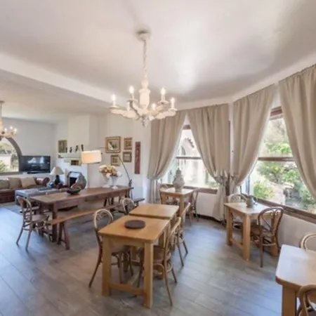 Отель Astria 3*