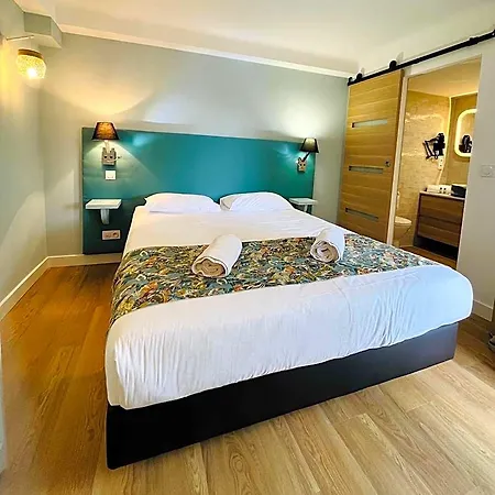 Astria Hotel